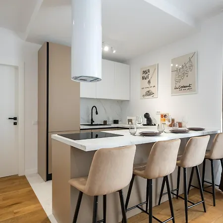 Luxury 1br Entire Fast Wifi In One Cotroceni * Бухарест