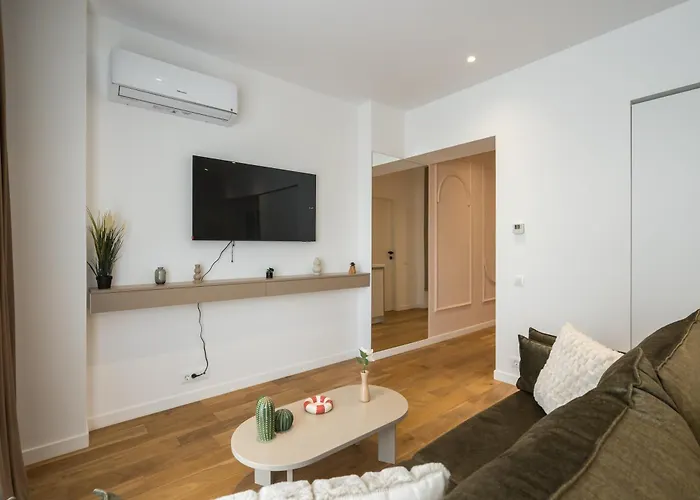 Luxury 1br Entire Fast Wifi In One Cotroceni Bukarest