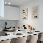 Luxury 1br Entire Fast Wifi In One Cotroceni Апартаменти