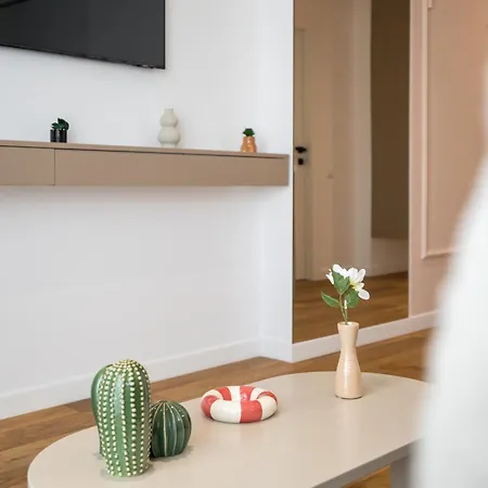 Luxury 1br Entire Fast Wifi In One Cotroceni Apartment *