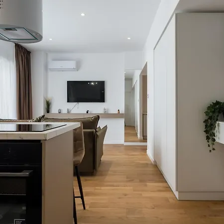 Daire Luxury 1br Entire Fast Wifi In One Cotroceni Bükreş